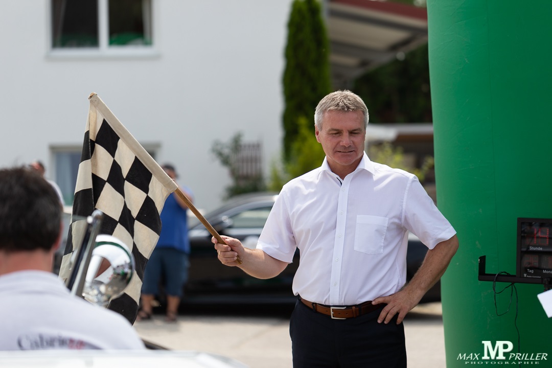 Um 14:00 der offizielle Start durch Landrat Peter Dreier