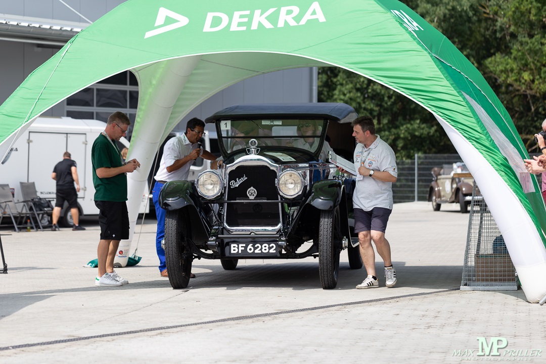 Technische Fahrzeugabnahnme, hier ein Packard Single Six Tourer von 1922, durch die DEKRA Außenstelle Landshut